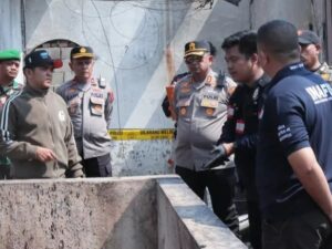 Tim Bidang Laboratorium Forensik (Bidlabfor) Polda Riau dan Inafis Polda Sumbar melakukan olah TKP peristiwa kebakaran Pasar Payakumbuh
