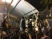 Polda Sumbar meminta perwakilan dari massa aksi berunding dengan Kapolda Sumbar Irjen Gatot Tri Suryanta terkait tuntutan yang