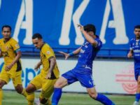 Persib Bandung berhasil unggul pada babak pertama saat menjamu Semen Padang FC Sabtu 09/08/2025 di Stadion Gelora Bandung Lautan Api.