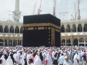 Dari Hijir Ismail ke Hajar Aswad: Jejak Ketulusan di Tanah Suci