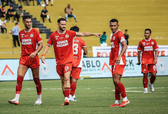 Leo Guntara akan mengenakan ban kapten saat laga kontra PSM Makassar, Jumat (22/08/2025). Foto/@LeoGuntara