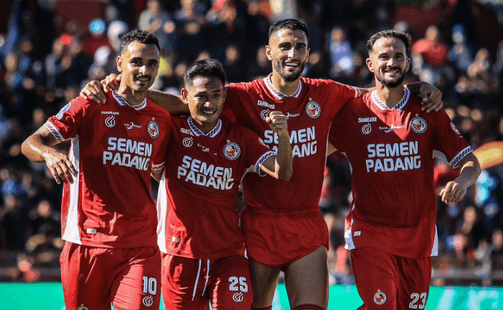Semen Padang FC berhasil unggul 1-0 atas PSM Makassar di babak pertama