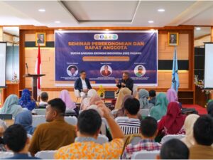 ISEI Padang Bahas Strategi Genjot Pertumbuhan Ekonomi Sumbar