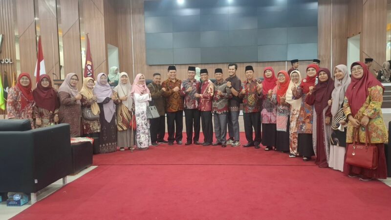 Pengurus Alumni Fakultas Dakwah dan Ilmu Komunikasi UIN Imam Bonjol Resmi Dikukuhkan