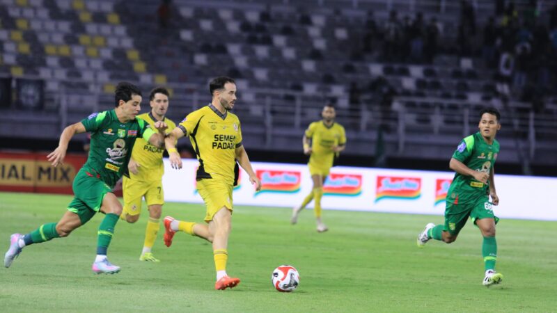 Takluk dari Persebaya, Pelatih Semen Padang FC Cukup Puas dengan Performa Tim Asuhannya