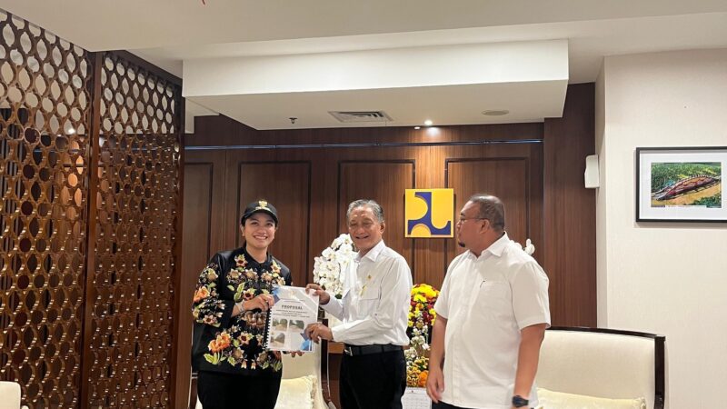 Bupati Dharmasraya, Annisa Suci Ramadhani didampingi Anggota DPR RI Fraksi Gerindra, Andre Rosiade menemui Menteri Pekerjaan Umum dan