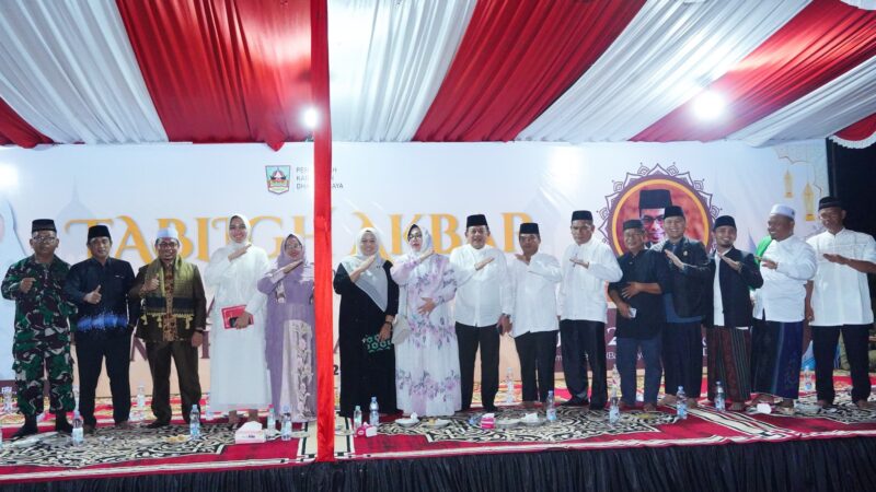 Peringatan Maulid Nabi Muhammad SAW tingkat Kabupaten Dharmasraya berlangsung khidmat di Pulau Punjung. Ribuan jamaah hadir mendengarkan