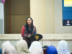 Bupati Dharmasraya Annisa Suci Ramadhani mengungkapkan bahwa penguasaan Bahasa Inggris menjadi salah satu kunci agar generasi muda daerah