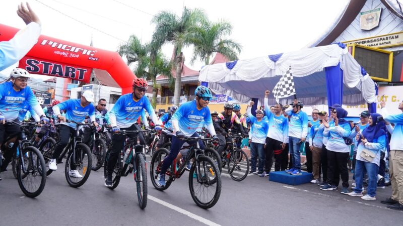 Diikuti Peserta dari 3 Provinsi, Bupati Tanah Datar Lepas Gowes Luhak Nan Tuo IV