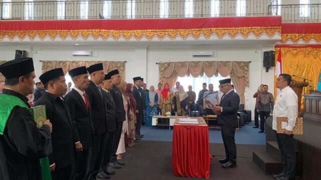 Bupati Pasbar Lantik 10 Pejabat Baru, Dorong Inovasi dan Efisiensi Pelayanan Publik