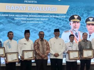 Padang Terima Penghargaan Pembebasan Retribusi PBG Terbanyak se-Sumbar
