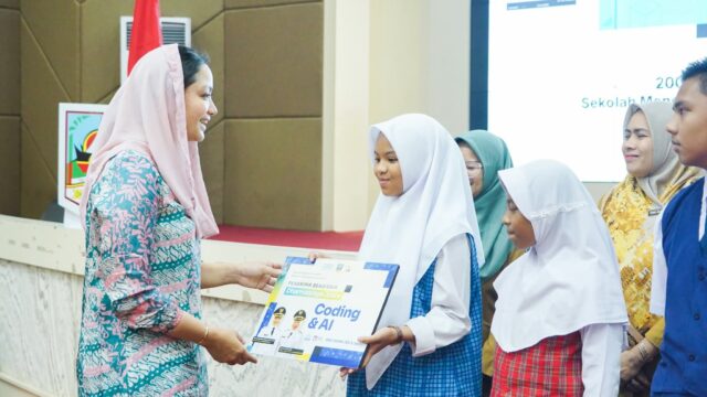Diberikan Kepada 2.000 Siswa, Bupati Annisa Luncurkan Program Beasiswa Dharmasraya Juara