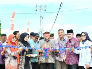 Wawako Padang Resmikan Jalan Swadaya Masyarakat di Gunung Pangilun