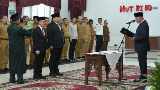 Lantik Pejabat Eselon II, Gubernur Mahyeldi Tekankan Integritas dan Profesionalisme