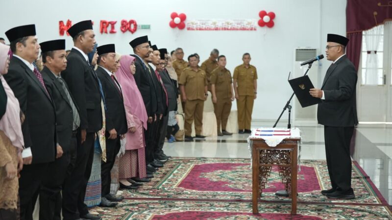 Sekda Lantik 53 Pejabat Administrator dan Pengawas Pemprov Sumbar, Ingatkan Dampak Kinerja