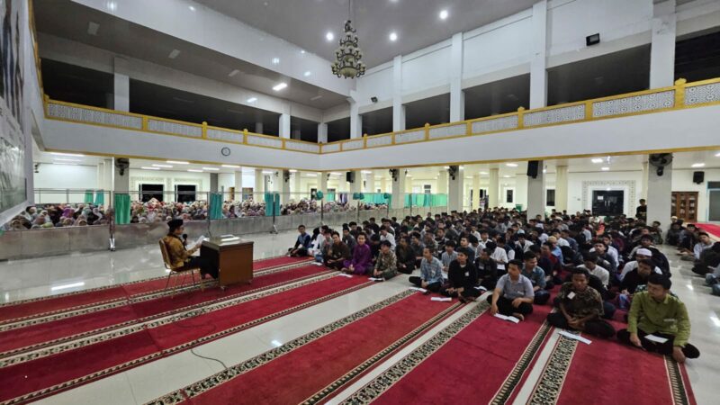 Rektor UNAND Buka Kegiatan Subuh Mubarakah Mahasiswa Baru 2025