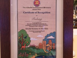 Prioritaskan Pengelolaan Sampah, Kota Padang Terima Penghargaan ASEAN ESC Award 2025