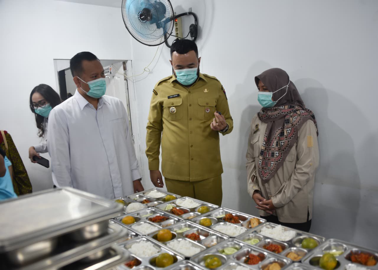 Wako Padang Fadly Amran Tinjau Dapur MBG di Kelurahan Tanah Sirah Piai Nan XX
