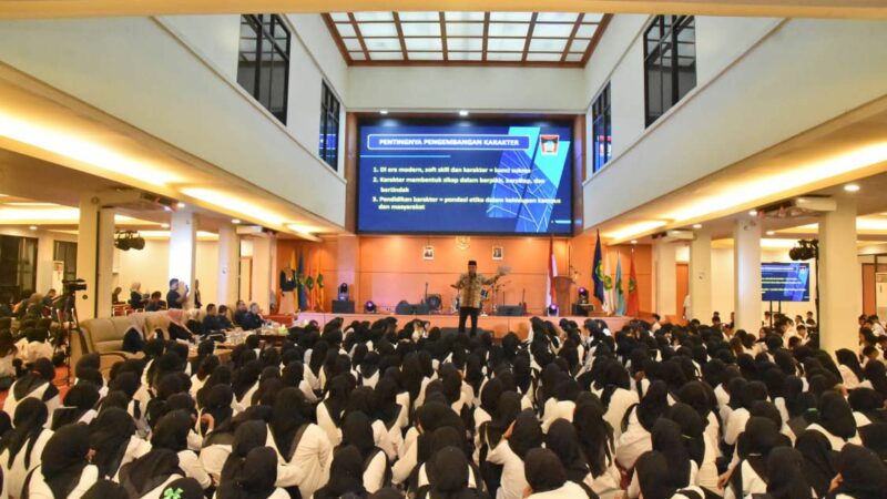 Jadi Pembicara di PKKMB UBH, Wawako Padang Bahas Pengembangan Karakter Mahasiswa