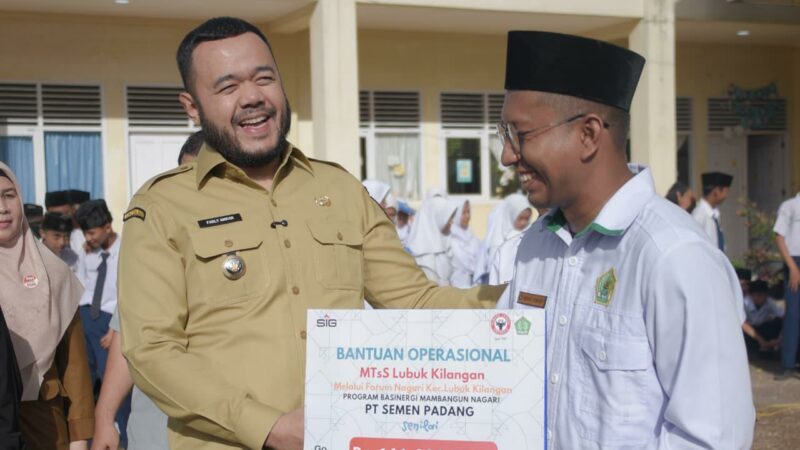 Wako Fadly Amran Serahkan Bantuan PT Semen Padang untuk MTs Luki