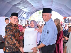 Pemprov Sumbar Salurkan Cadangan Beras Pemerintah untuk Korban Kebakaran Pasar Payakumbuh