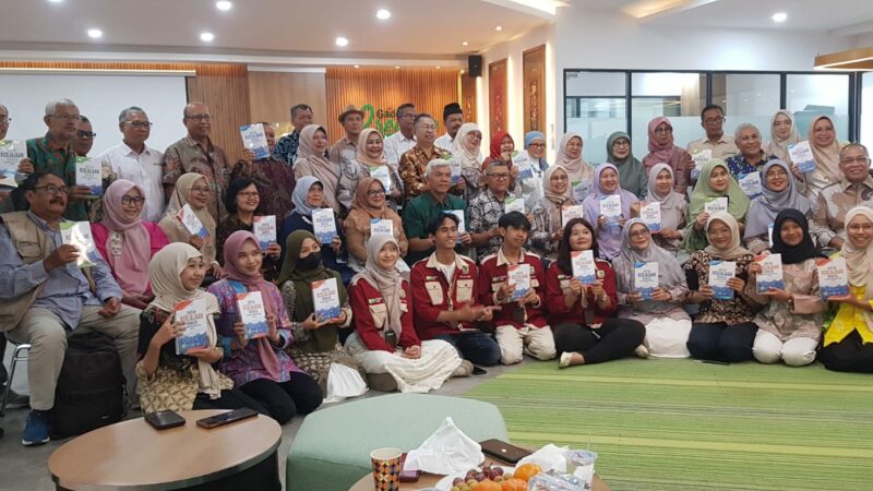 Guru Besar UNAND Luncurkan 3 Buku Kumpulan Gagasan 'Untuk Kedjajaan Bangsa'