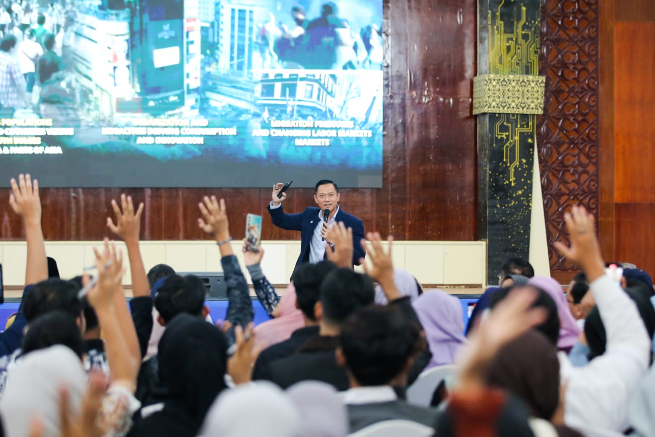 Jadi Pembicara di UNAND, Menko AHY Tegaskan Pembangunan Infrastruktur Harus Ramah Bencana