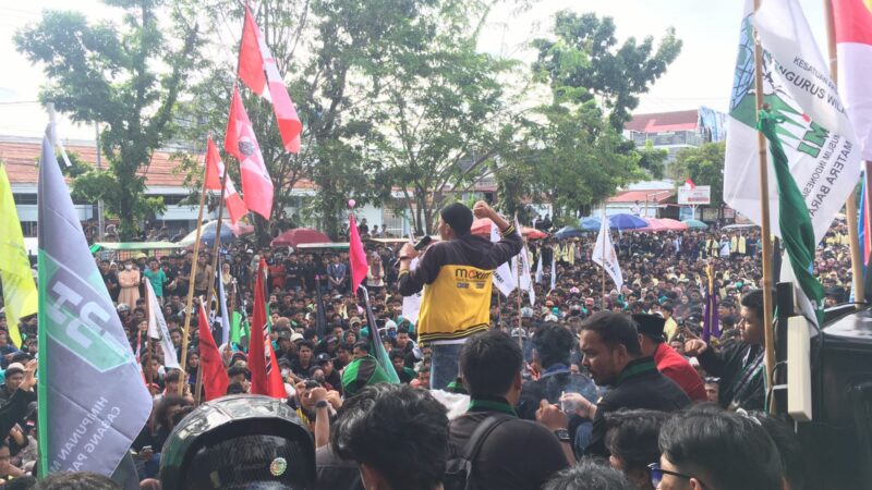 Demo DPRD Sumbar, Ojol Tuntut Keadilan atas Kematian Affan Kurniawan