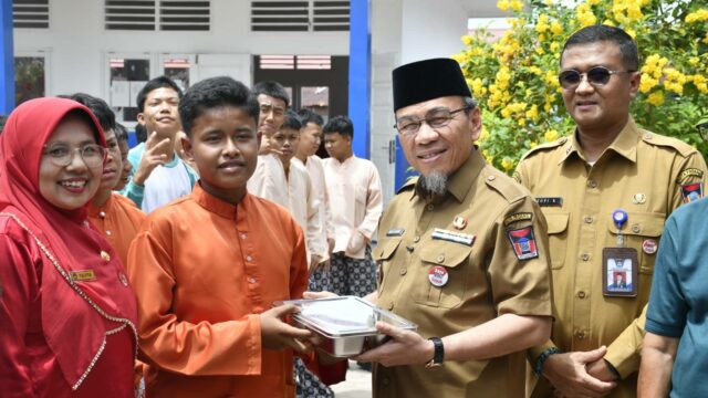 Launching program MBG di SMPN 40 Padang dilaksanakan pada Selasa (2/9/2025). Kini sebanyak 496 siswa SMPN 40 Padang sudah menikmati MBG