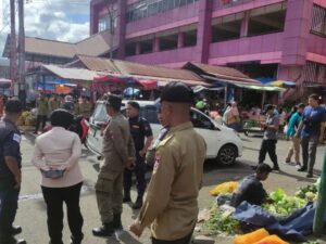 Antisipasi Kemacetan, Satpol PP Tertibkan Pedagang di Trotoar Pasar Raya Padang