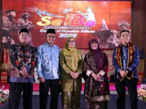SeIBa International Festival yang ke-3 tahun 2025 resmi dibuka oleh Rektor UIN Imam Bonjol Padang, Prof Martin Kustati MPd, Selasa