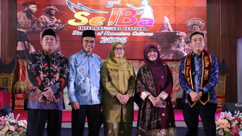 SeIBa International Festival yang ke-3 tahun 2025 resmi dibuka oleh Rektor UIN Imam Bonjol Padang, Prof Martin Kustati MPd, Selasa