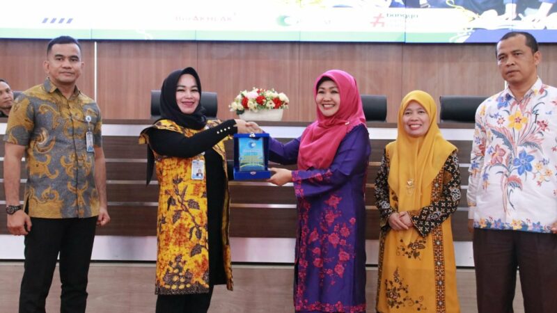 UIN Imam Bonjol Padang berkolaborasi dengan Kementerian Hak Asasi Manusia (HAM) Sumatra Barat melaksanakan seminar penguatan kapasitas HAM