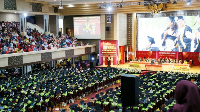 Universitas Negeri Padang (UNP) menggelar prosesi wisuda ke-140 periode September. Pada periode ini, wisuda digelar selama tiga hari