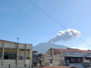Erupsi Gunung Marapi pada Senin pagi 5 September 2025. Foto: Istimewa