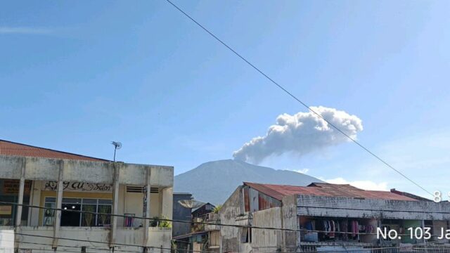 Erupsi Gunung Marapi pada Senin pagi 5 September 2025. Foto: Istimewa