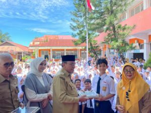 Perluas Sasaran Penerima Manfaat, Program MBG di SMPN 30 Padang Diresmikan