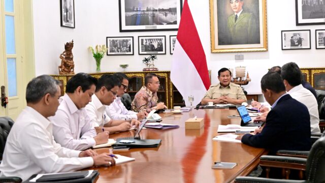 Pemerintah merilis paket ekonomi 2025 yang mencakup 8 program akselerasi, 4 program lanjutan, dan 5 program penyerapan tenaga kerja (8+4+5).