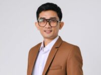 Influencer Sumatra Barat, Uda Rio, menginisiasi gerakan melawan konten "caruik" atau kata-kata kotor yang marak di media sosial. Ia menyebut