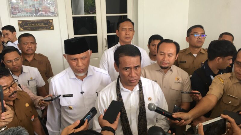 Menteri Pertanian Amran Sulaiman usai rapat koordinasi terkait pangan di Pemprov Sumatra Barat, Selasa 16 September 2025.