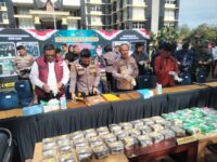 Polda Sumatra Barat (Sumbar) menangkap seorang pria berinisial AA (42 tahun) karena keterlibatan peredaran narkotika jenis sabu