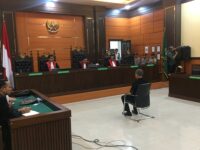 Pengadilan Negeri Padang menjatuhkan hukum penjara seumur hidup kepada eks Kepala Bagian Operasional Polres Solok Selatan, Dadang Iskandar