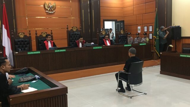 Pengadilan Negeri Padang menjatuhkan hukum penjara seumur hidup kepada eks Kepala Bagian Operasional Polres Solok Selatan, Dadang Iskandar