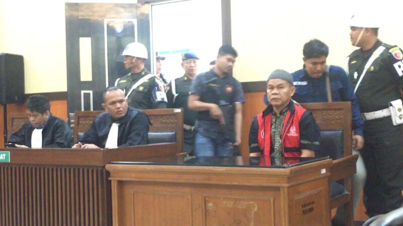 Eks Kabag Ops Polres Solsel Dadang Iskandar saat sidang vonis di Pengadilan Negeri Padang, Rabu 17 September 2025.