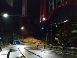 Longsor di Kelok 9 Kabupaten Lima Puluh Kota pada Kamis malam (18/9/2025)