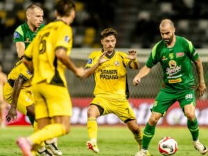 Semen Padang FC kembali menelan kekalahan saat melawan Persebaya Surabaya pada pekan keenam Super League dengan skor 1-0