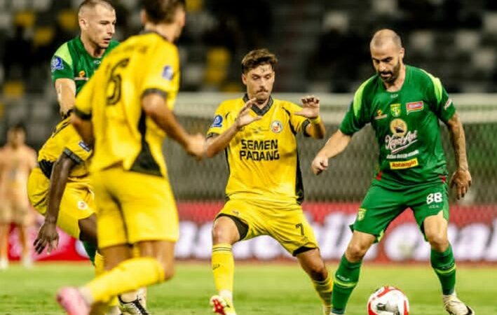 Semen Padang FC kembali menelan kekalahan saat melawan Persebaya Surabaya pada pekan keenam Super League dengan skor 1-0