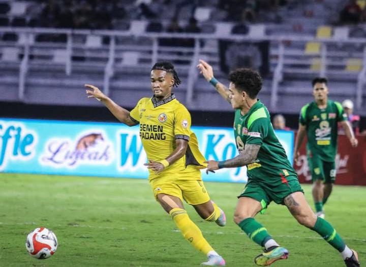 Laga Debut Ronaldo Kwateh Semen Padang Vs Persebaya