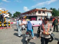 PT KAI Divre II Sumatra Barat (Sumbar) terus berkomitmen meningkatkan keselamatan di perlintasan sebidang kereta api melalui berbagai