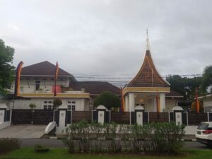 Rumah dinas wakil gubernur Sumatra Barat Vasko Ruseimy di Jalan Flamboyan Padang Barat
